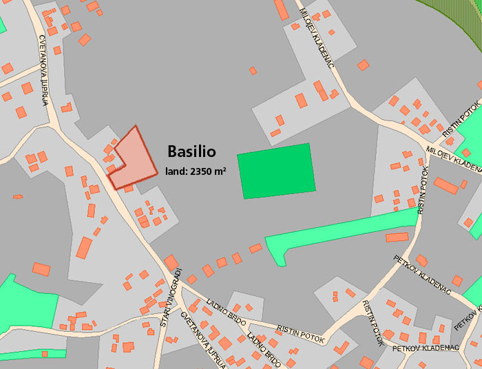 Pogled na ulicu iz placa Basilio