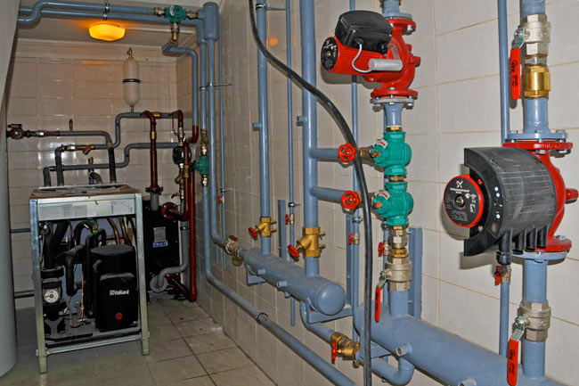 Pipes connecting all parts of the geothermal system