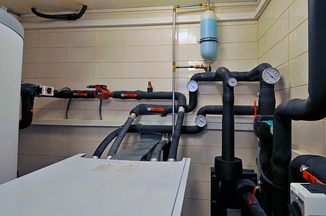 Connections to the heat pump