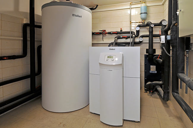 The heat pump and buffer installed and running