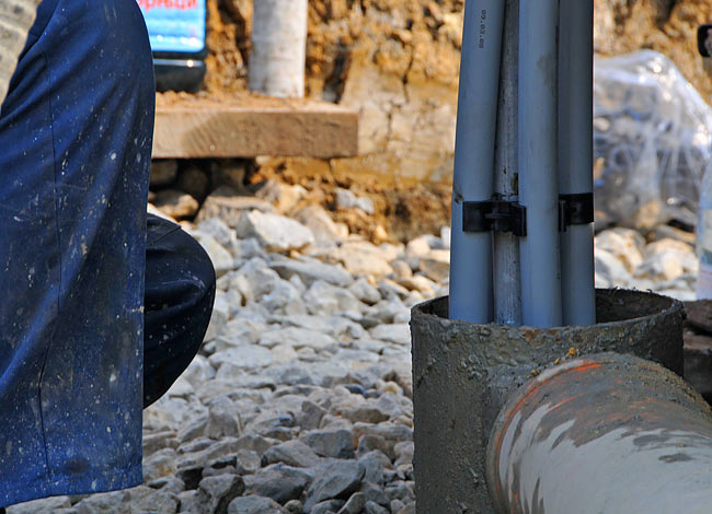 Detail of the plastic fastener used to maintain the 4 pipes of the geothermal probe in place