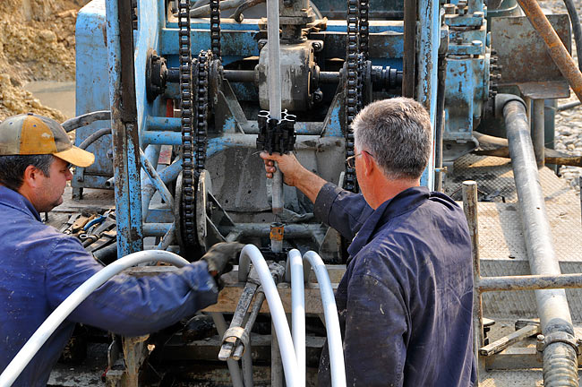 Passing platic fasteners into the new pipe before to screw it to the previous one