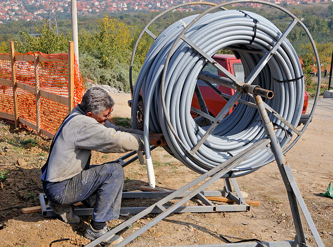 The 2 independent loops of the geothermal probe, mounted on a support for the installation