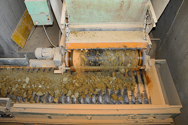 Mixing and crushing clay and marlstone