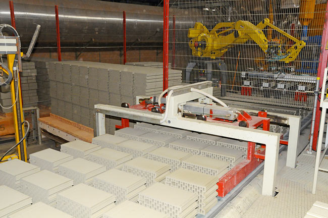 Dry blocks being piled up onto kiln carts