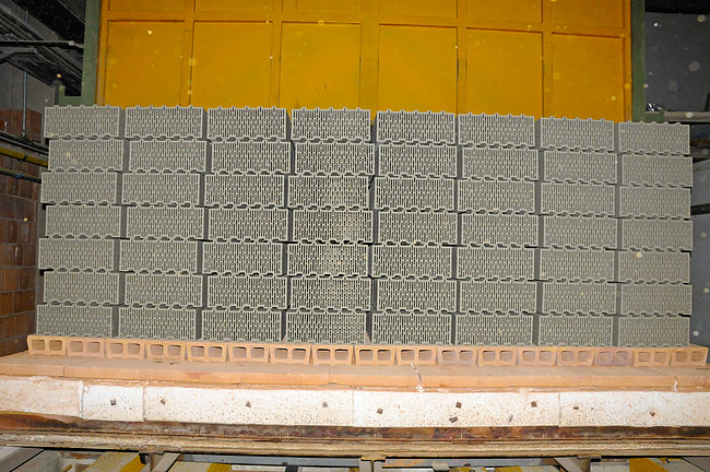 Kiln carts with block 50 being led into the kiln - 2