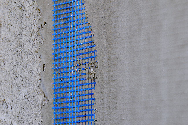 Closeup on the reinforcement of the perlite layer