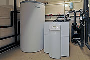 Installation of the geothermal heat pump and buffer in Amadeo