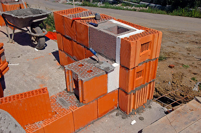 Connection between POROTHERM 38 and POROTHERM 30 walls using corner 25 - 1