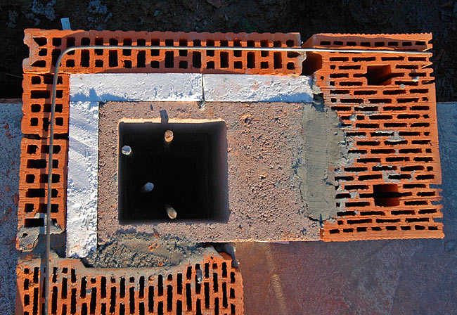 A corner 25 in a POROTHERM 38 wall, view from the top