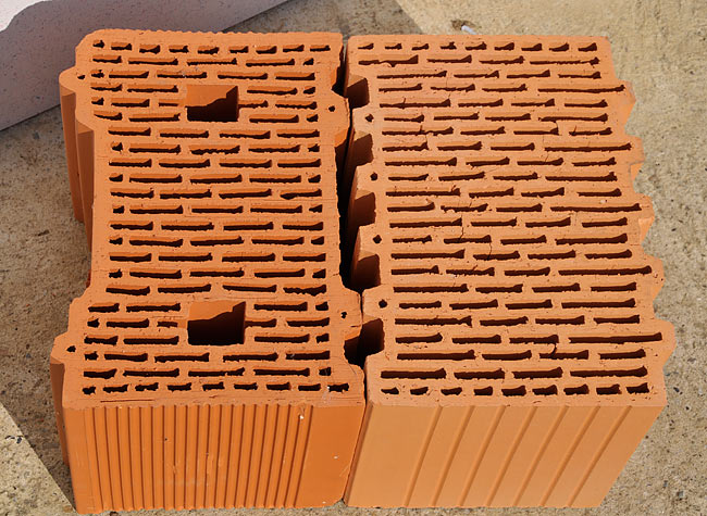Comparative structure and side of POROTHERM 38 S P+E PLUS and KLIMABLOC 38 GT
