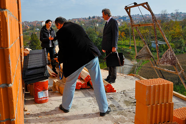 Urbana Zona team on Amadeo's construction site - 1