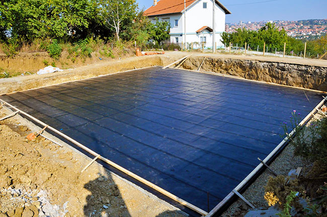 Second waterproofing layer done with the cast for the protective layer of concrete