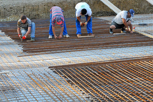 Fastening the iron bars on top of the first layer of iron mesh - 2