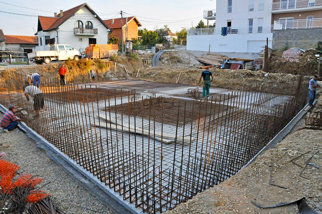 Positioning vertical beams on the perimeter of the slab - 1