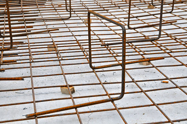 Thickening beams used between the 2 layers of reinforcement