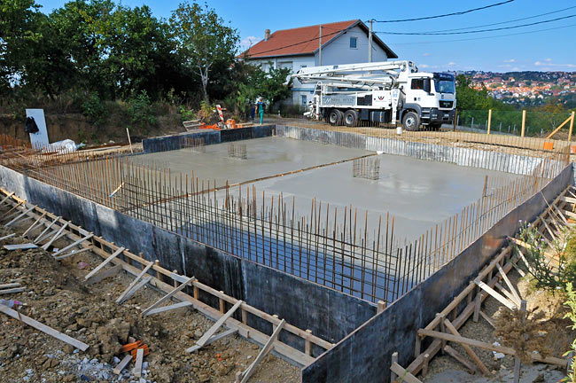 Amadeo II armed concrete base slab finished