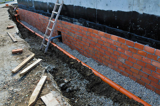 Hydro-insulation and brick wall on the underground parking of Amadeo II - 2