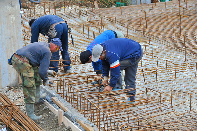 Installing reinforcement for the armed concrete base slab of Amadeo II - 2