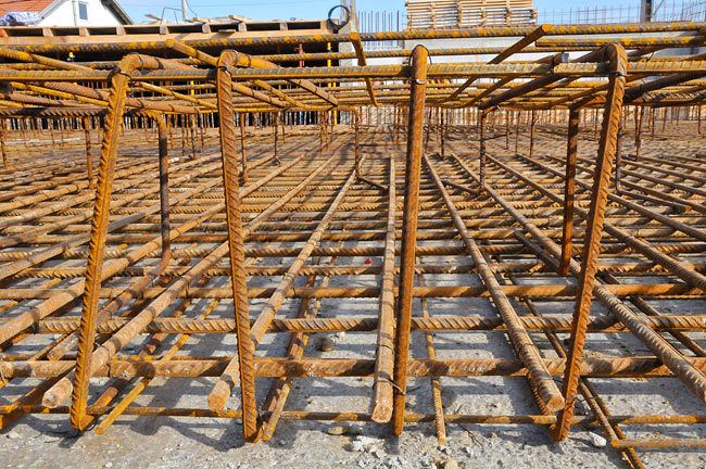 Installing reinforcement for the armed concrete base slab of Amadeo II - 3