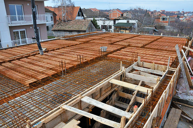 Prva ploča na Amadeu II pre nalivanja betona