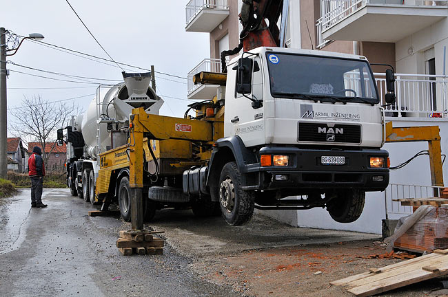 Marmil concrete pump up in the air