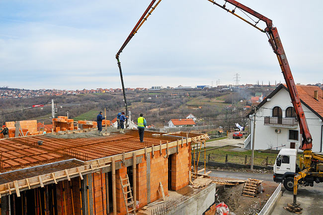 Nalivanje betona na prvu ploču sprata Amadea II