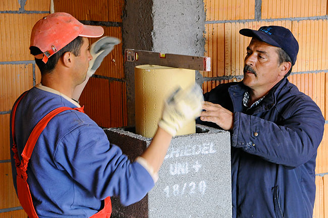 Checking and adjusting the position of the pipe