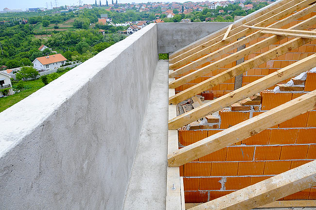 Mansard wall on Amadeo II