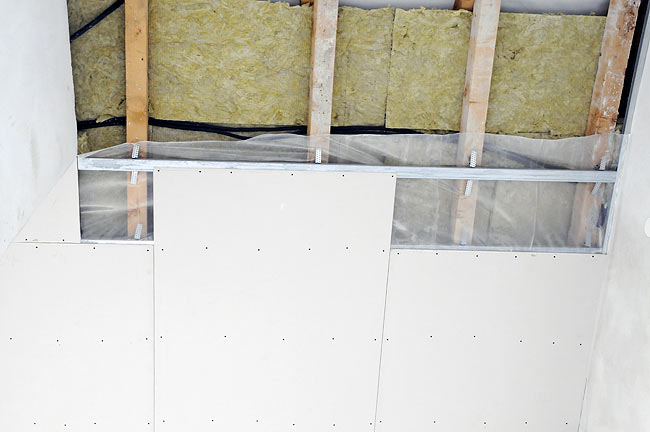 Installation of the vapor barrier and the gyps boards