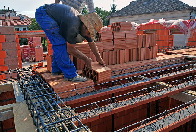 Installation of the ceiling bricks on the precast beams