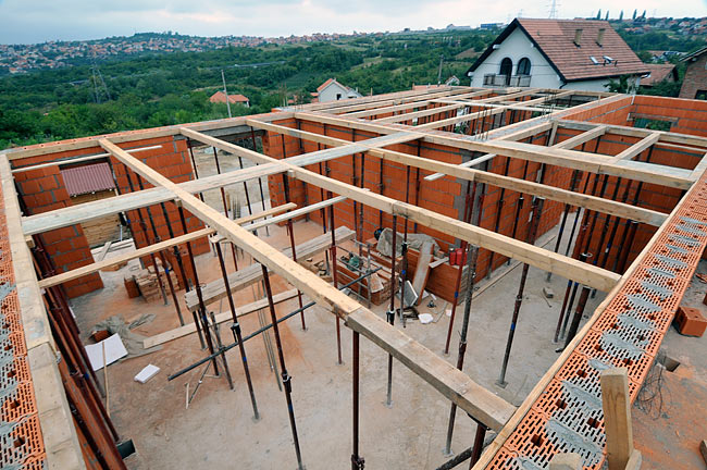 Supportive wooden structure for the floor slab
