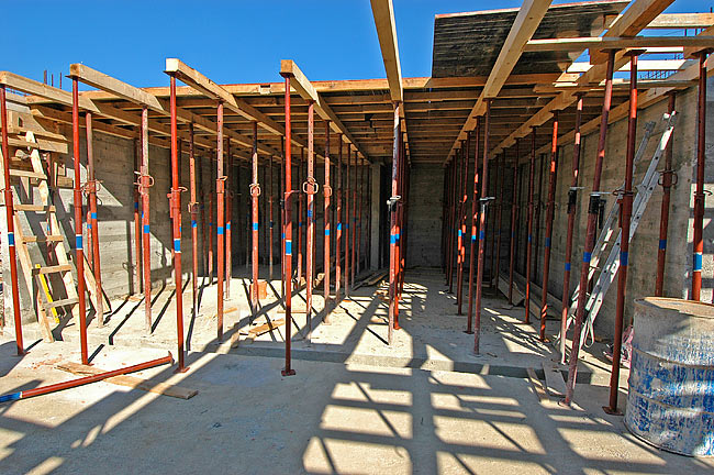Metal poles supporting the wooden structure of the cast