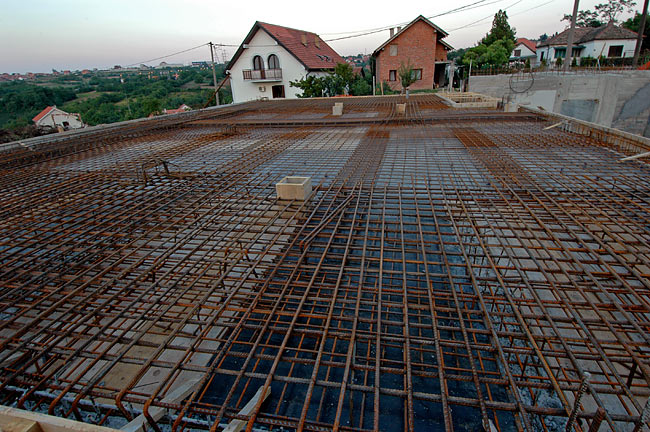 Second layer of iron reinforcement made of strong iron bars forming supportive beams