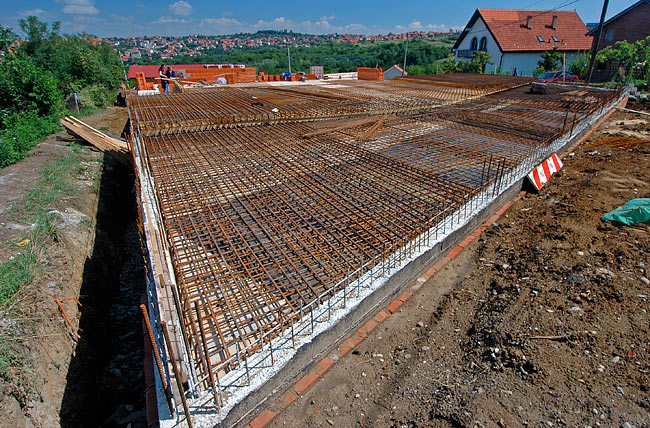 Second layer of reinforcement on the lower and upper part of the slab