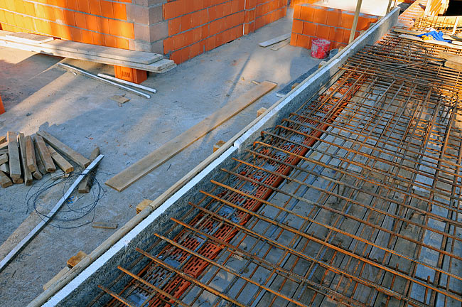 Insulation of the edge of the slab using Tarolit 5cm