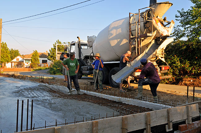 MARMIL inženjering mixer truck ready to pour concrete in the far end of Amadeo A1 slab