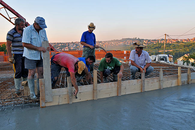 Installing the cast for the upper part of the slab before to pour concrete close to the junction