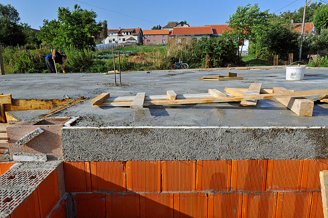 Connection between the POROTHERM wall and the slab, with Tarolit 5cm as a thermal break