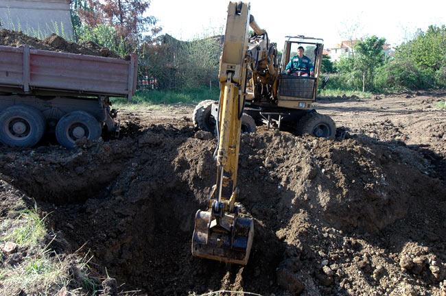 Continuing Amadeo's land preparation 06