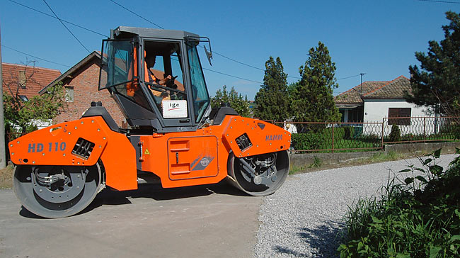 Road roller in action