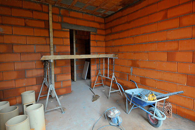 Partition walls in the big bedroom of apartment-2