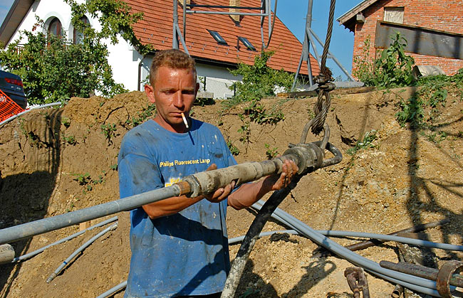 Preparing bentonite to inject in the borehole - 01