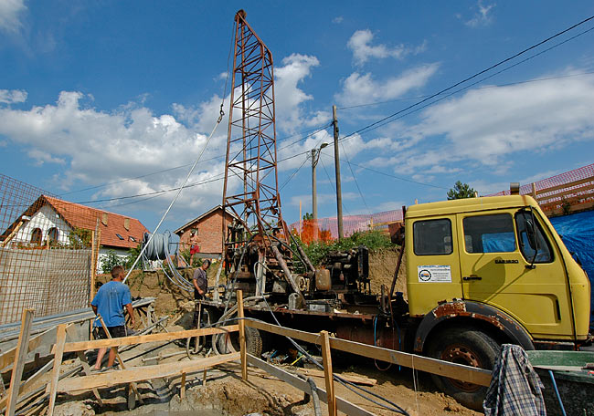 Descent of the Rehau RAUGEO probe in the borehole - 10