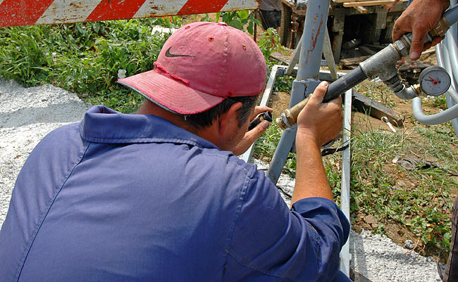 Filling the probe with water - 02