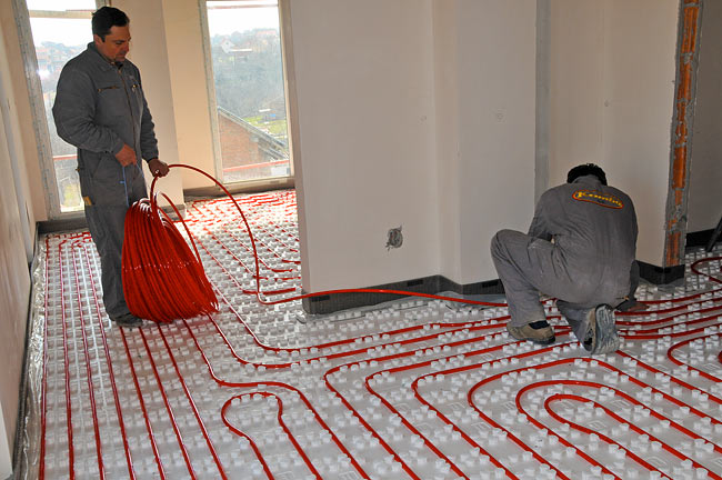 Installation of an underfloor heating loop - 1