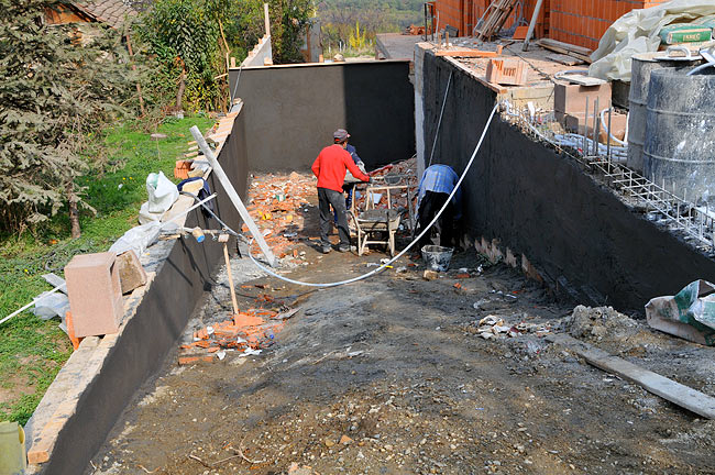 Završetak betonskih zidova Amadeo-A1 rampe