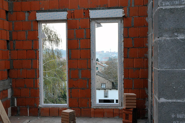 Prozori u spavaćoj sobi stana f u Amadeu A2