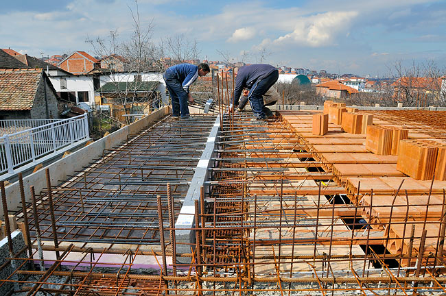 Installing AVI Thermokorb on Amadeo II first floor slab - 1