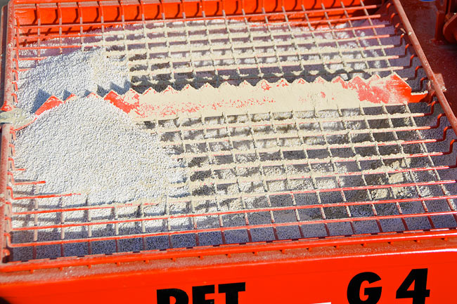 Closeup on Baumit ThermoExtra in the mixing pump